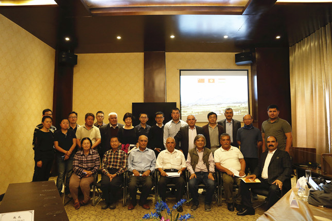 2019年9月,费尔干纳盆地四国联合考古项目正式启动,图为四国学者在奥什召开联合考古座谈会_副本.jpg 2019年9月,费尔干纳盆地四国联合考古项目正式启动,图为四国学者在奥什召开联合考古座谈会_副本.jpg