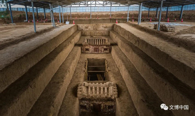 ▲ 图九 墓道上方土雕建筑全景.jpg