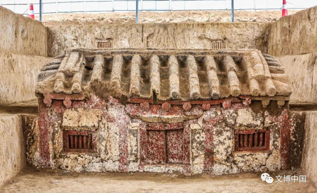 ▲ 图十一 第二土雕建筑南面.jpg