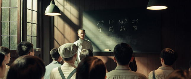 4、电影《1921》中李达教授进步工人学生们学习日语_副本.jpg