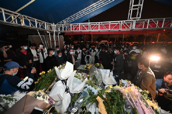 0033ImPzly1gqrmtnscw5j61930u0h0d02.jpg 0033ImPzly1gqrmtnscw5j61930u0h0d02.jpg