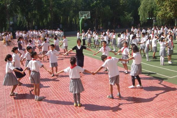 手拉手.jpg 手拉手.jpg