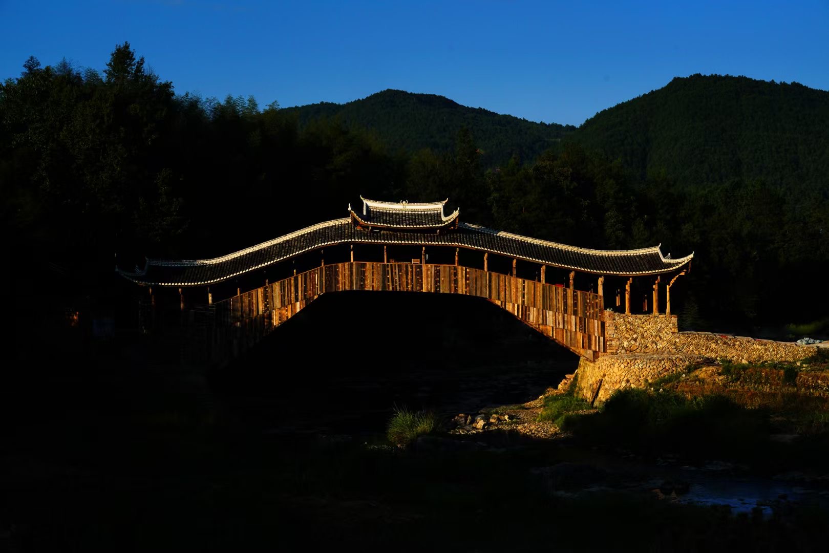 1972408147.jpg 1972408147.jpg