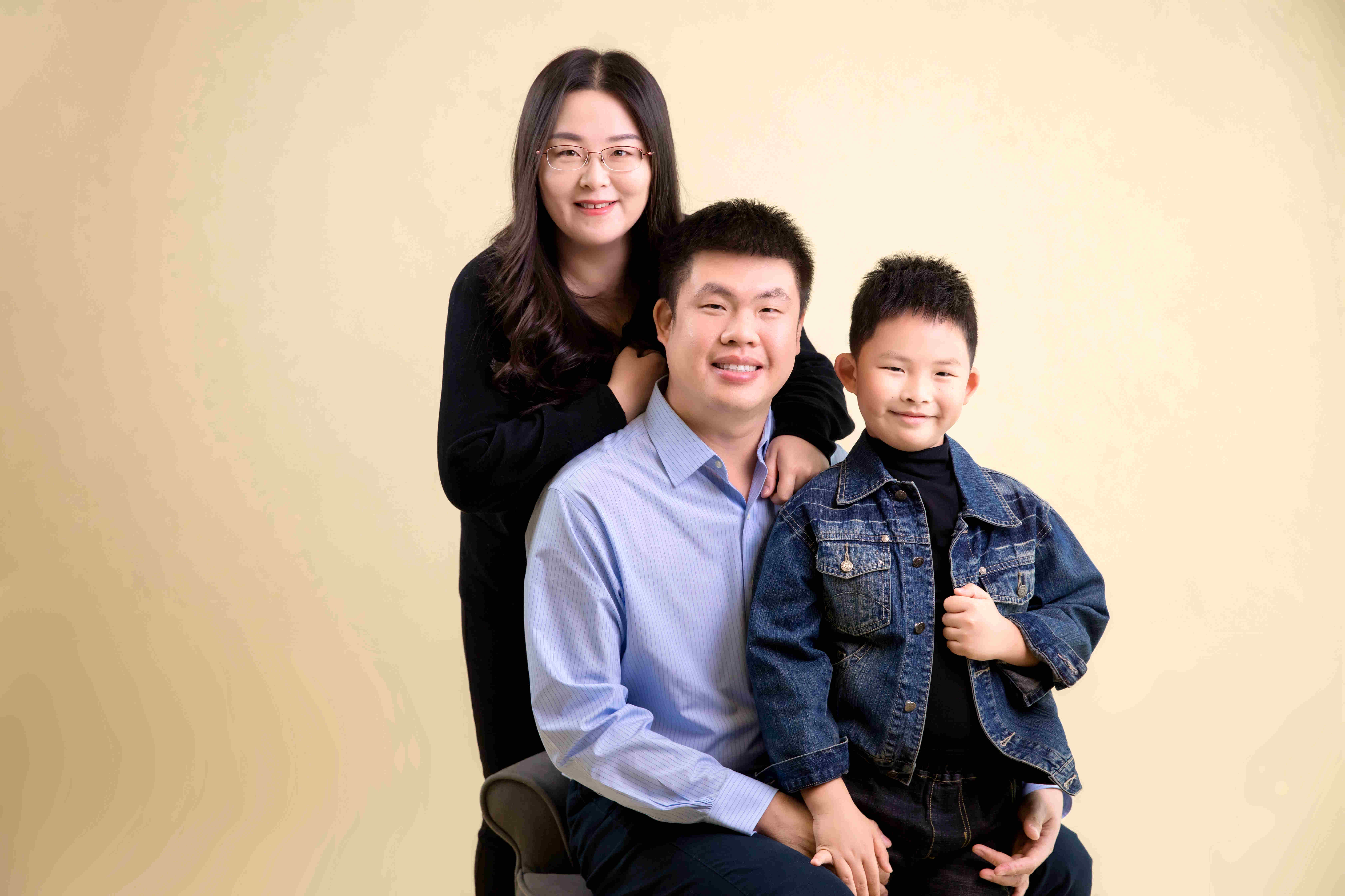 李培良家庭合照.jpg 李培良家庭合照.jpg