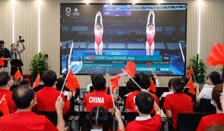 12223117zvou_cut.jpg 12223117zvou_cut.jpg