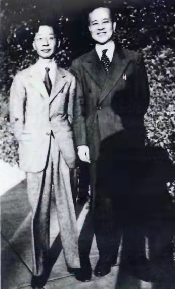 老舍与罗常培1947年在耶鲁大学.jpg