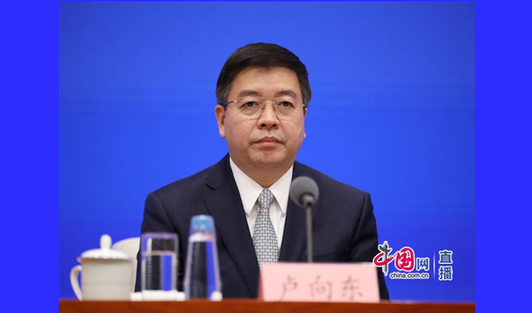 卢向东.jpg 卢向东.jpg