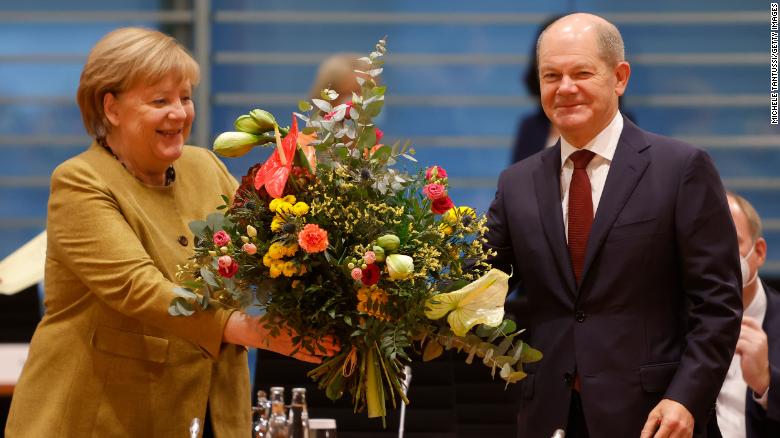 211124055755-01-angela-merkel-olaf-scholz-11-24-2021-exlarge-169.jpeg