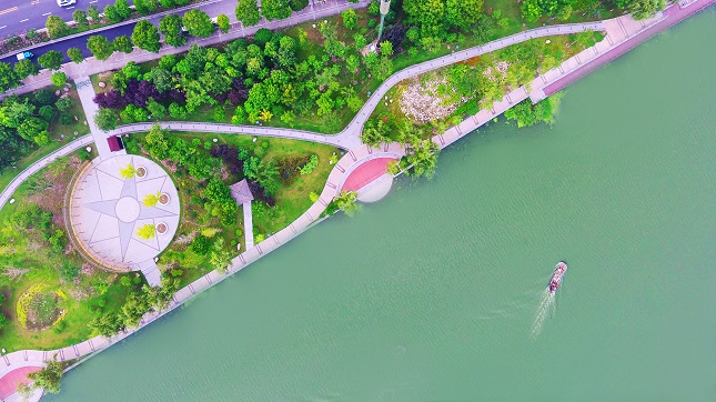 沿串场河风景带.jpg 沿串场河风景带.jpg