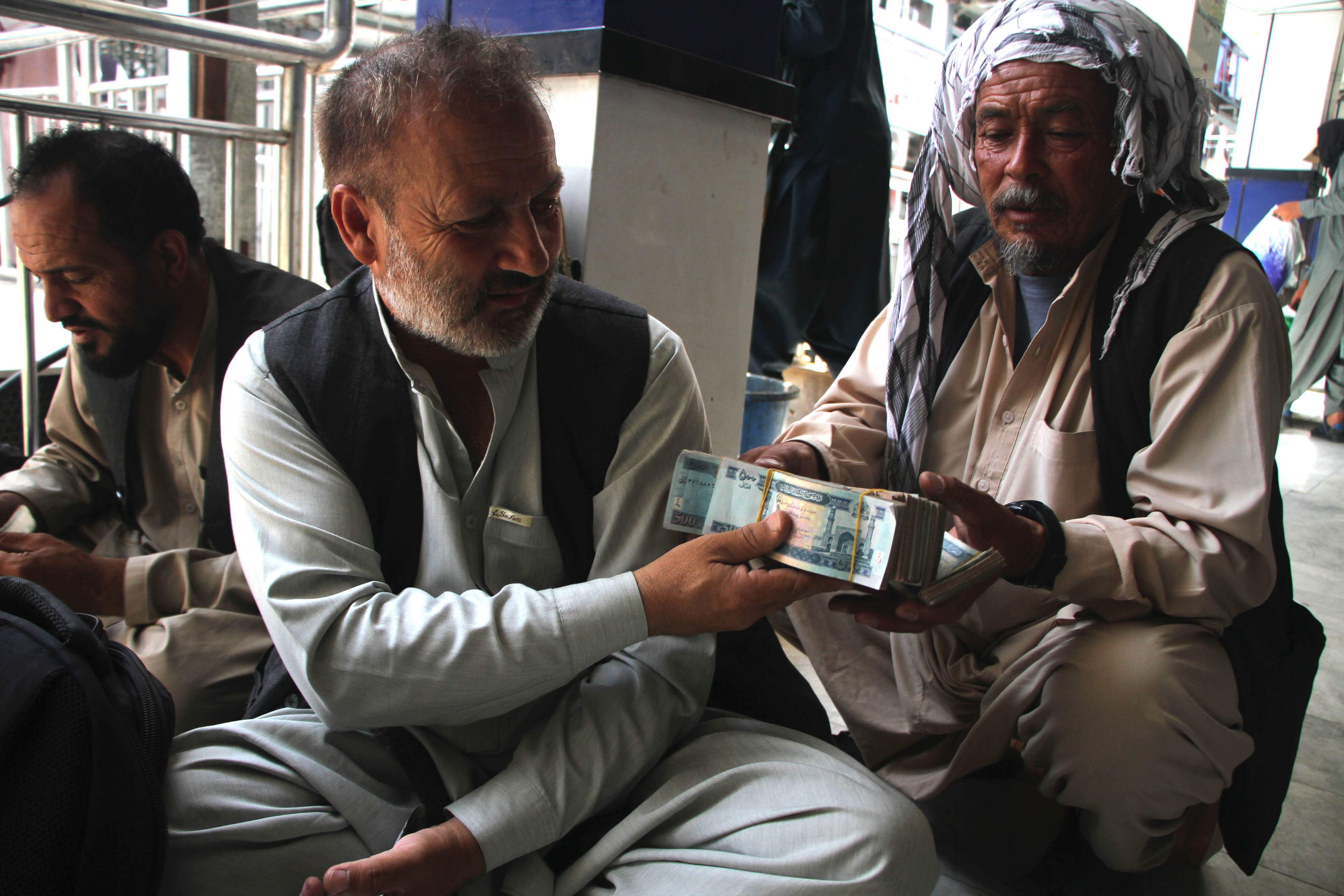 （国际）（3）阿富汗喀布尔重开货币交易市(5004436)-20211213202049.JPG