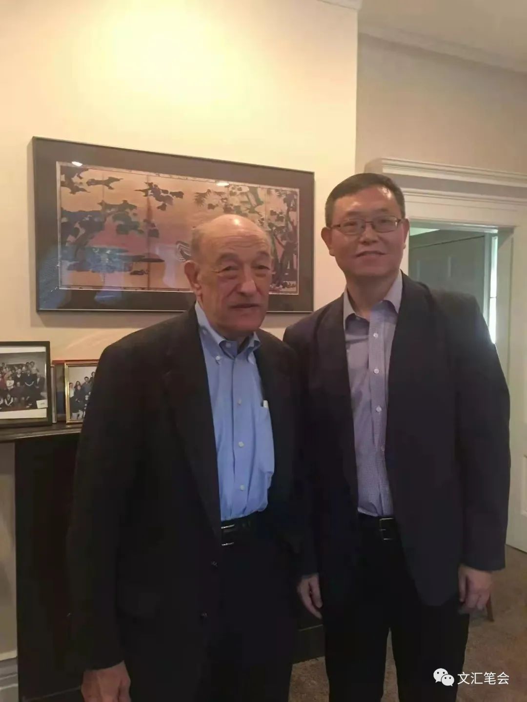 赵武平配图:作者与傅高义,2016年10月在老先生家中.jpg 赵武平配图:作者与傅高义,2016年10月在老先生家中.jpg