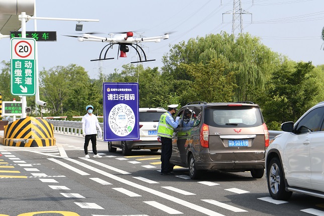 在盐靖高速盐城西出口,使用无人机悬挂行程-FZ10021289530.jpg 在盐靖高速盐城西出口,使用无人机悬挂行程-FZ10021289530.jpg