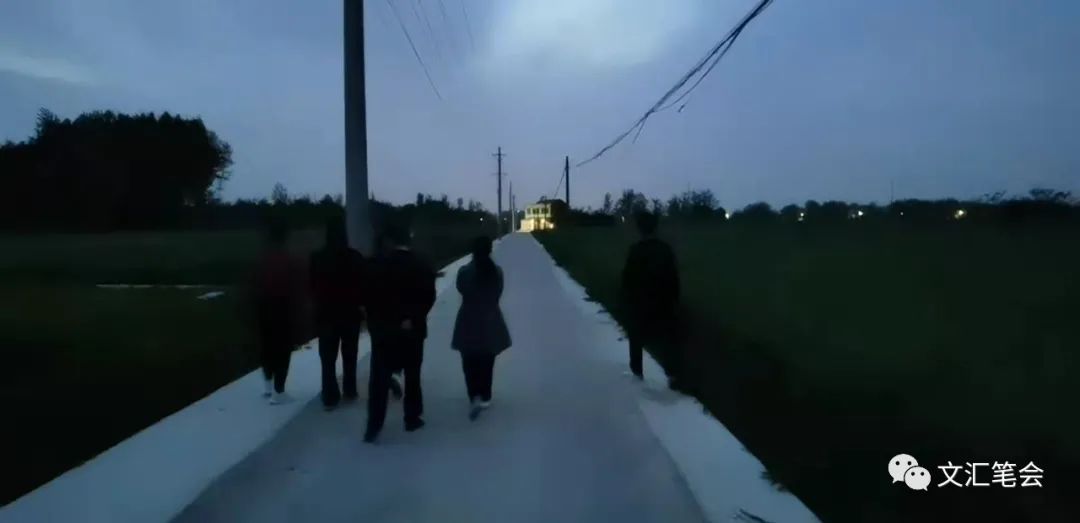 舒飞廉:散步.jpg 舒飞廉:散步.jpg