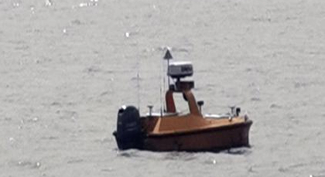 水文局无人船进行航行测试.jpg 水文局无人船进行航行测试.jpg