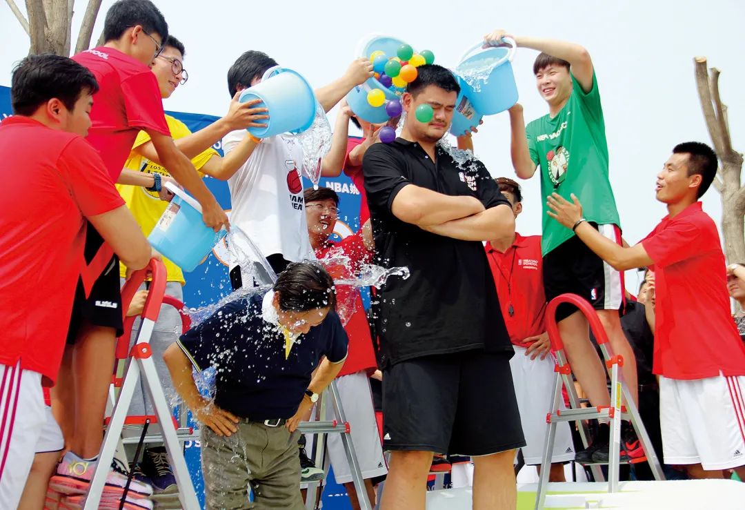 韩美林与姚明今天宣布:两家基金会将开启“体育+美育”的合作模式