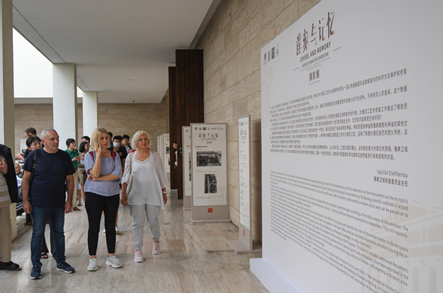 内 希腊嘉宾参观展览_副本.jpg 内 希腊嘉宾参观展览_副本.jpg