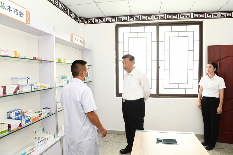 2022年6月8日,习近平总书记在四川眉山东坡区太和镇永丰村考察。