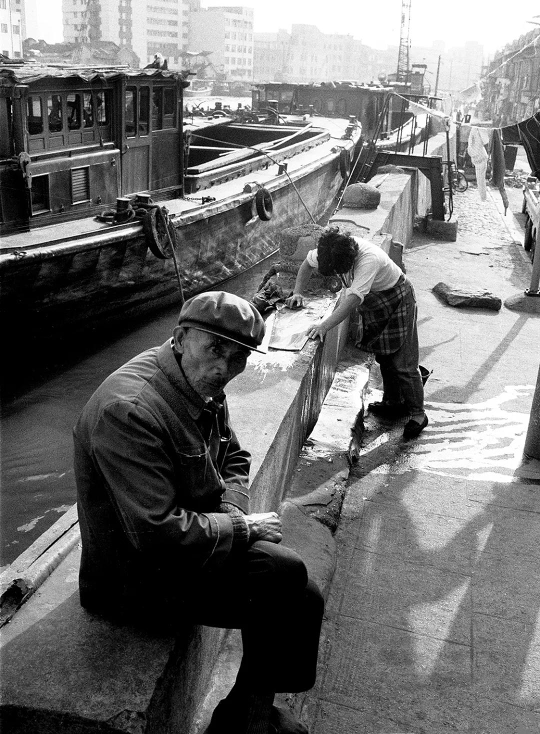 上世纪90年代初的苏州河畔  陆元敏 图.jpg