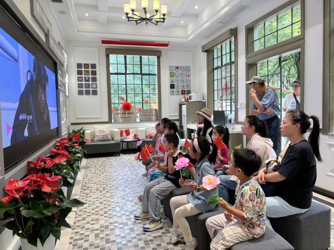 04102356uae7.jpg 04102356uae7.jpg